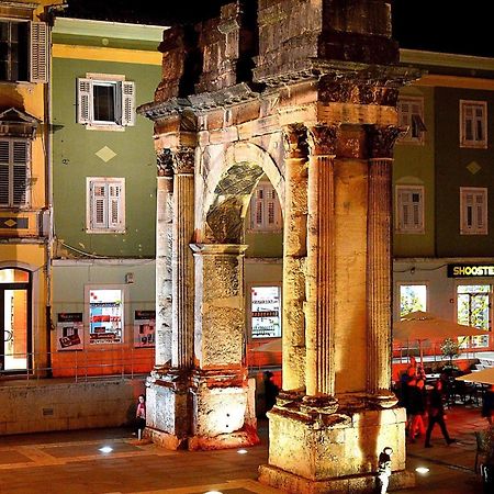 Ferienwohnung Sunny Corner In City Center With Free Parking Pula Exterior foto